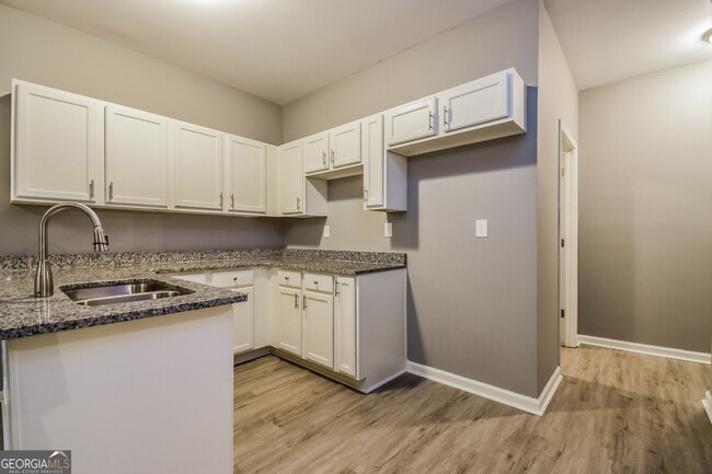 Photo - Room in House on Etheridge Dr NW