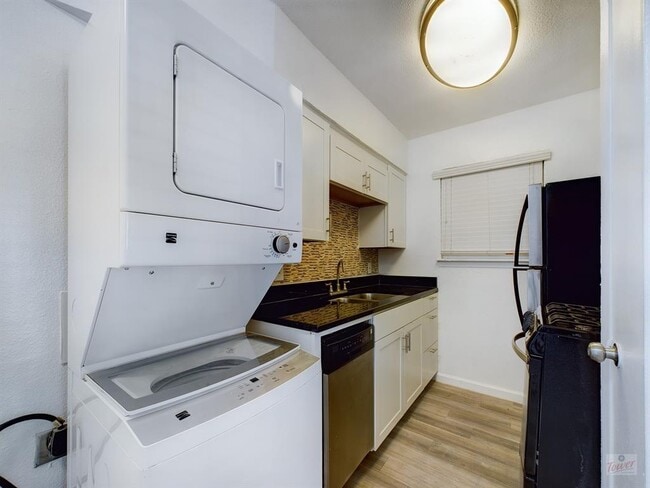 Photo - 2401 Manor Rd Unidad 137