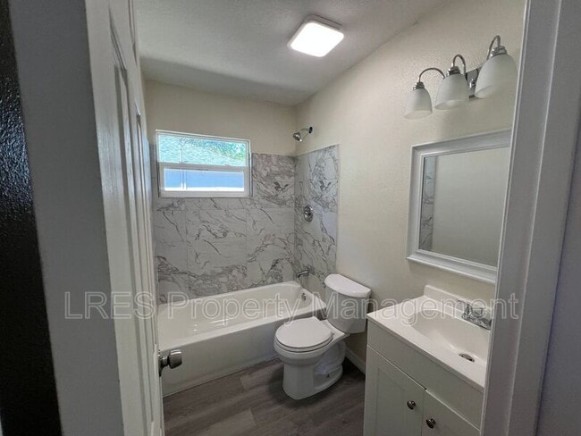 Photo - 2204 W Pine St