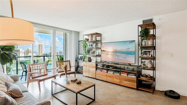 Building Photo - 1155 Brickell Bay Dr Unit 2208