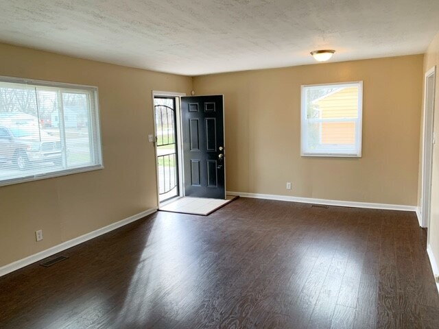 EAST SIDE 3BR RECENTLY UPDATED!