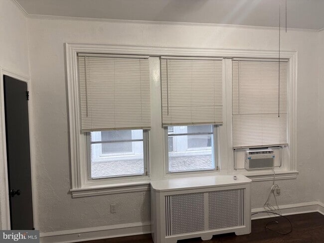 Photo - 4937 Walnut St