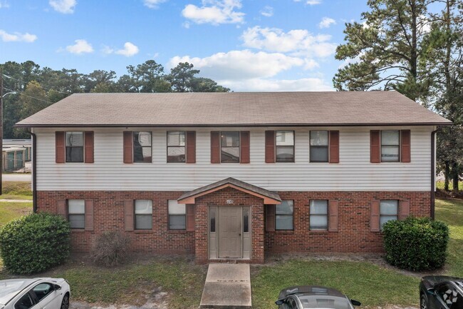 Building Photo - Welcome to Ravenwood Drive! Rental