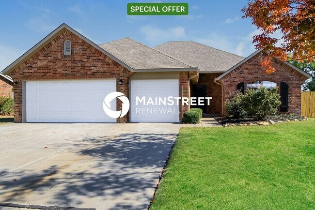 3 Bedroom Pet-Friendly Home in Yukon, OK w... - 3 Bedroom Pet-Friendly Home in Yukon, OK w...