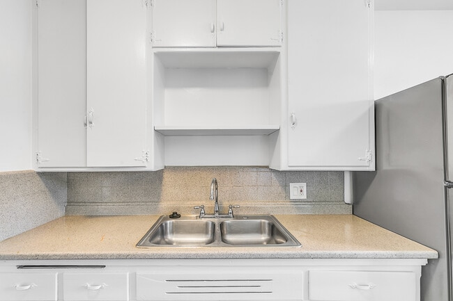 Photo - 1805 W 80th St