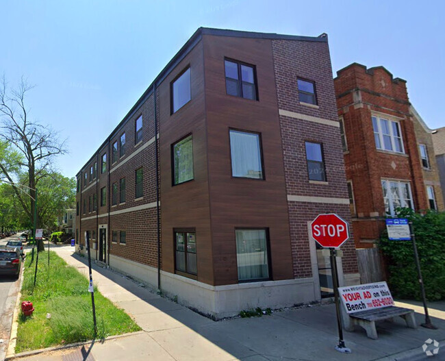 Building Photo - 3701 W Diversey Ave Unit 2F Rental