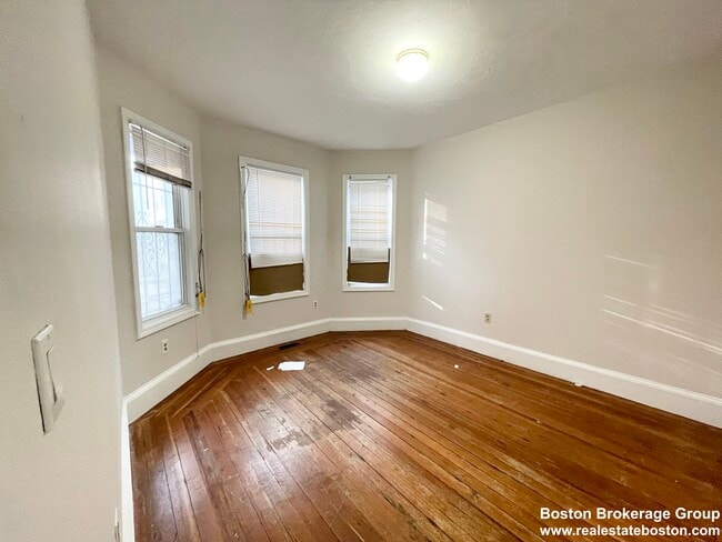 Building Photo - 733 Parker St Unit 733 Parker