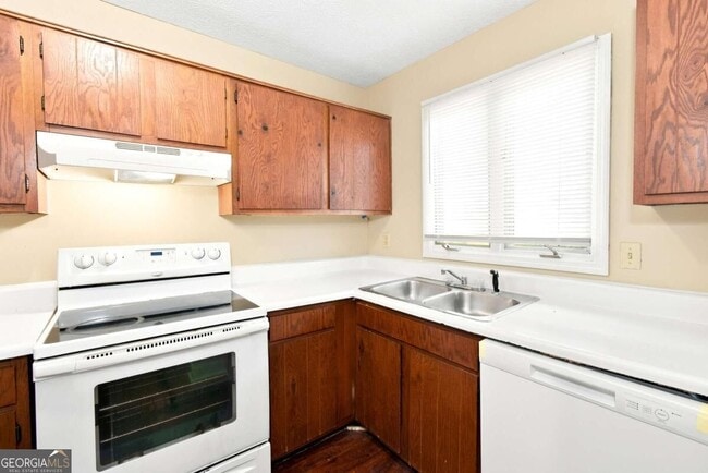 Photo - 1678 Wynndowne Trail