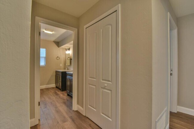 Photo - 4530 SE 14th St