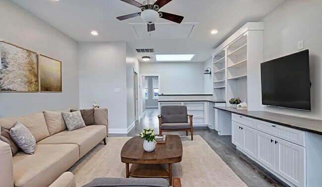 Photo - 1020 F St NE