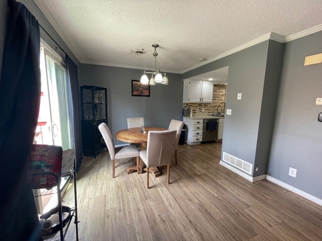 Photo - 540 Tamerisk Dr