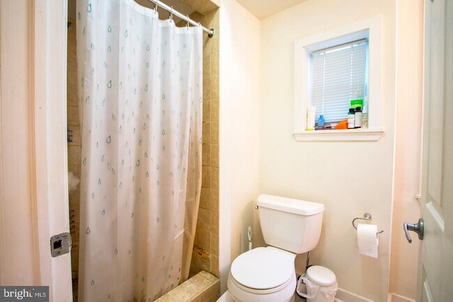 Photo - 1431 Lombard St Unit 2