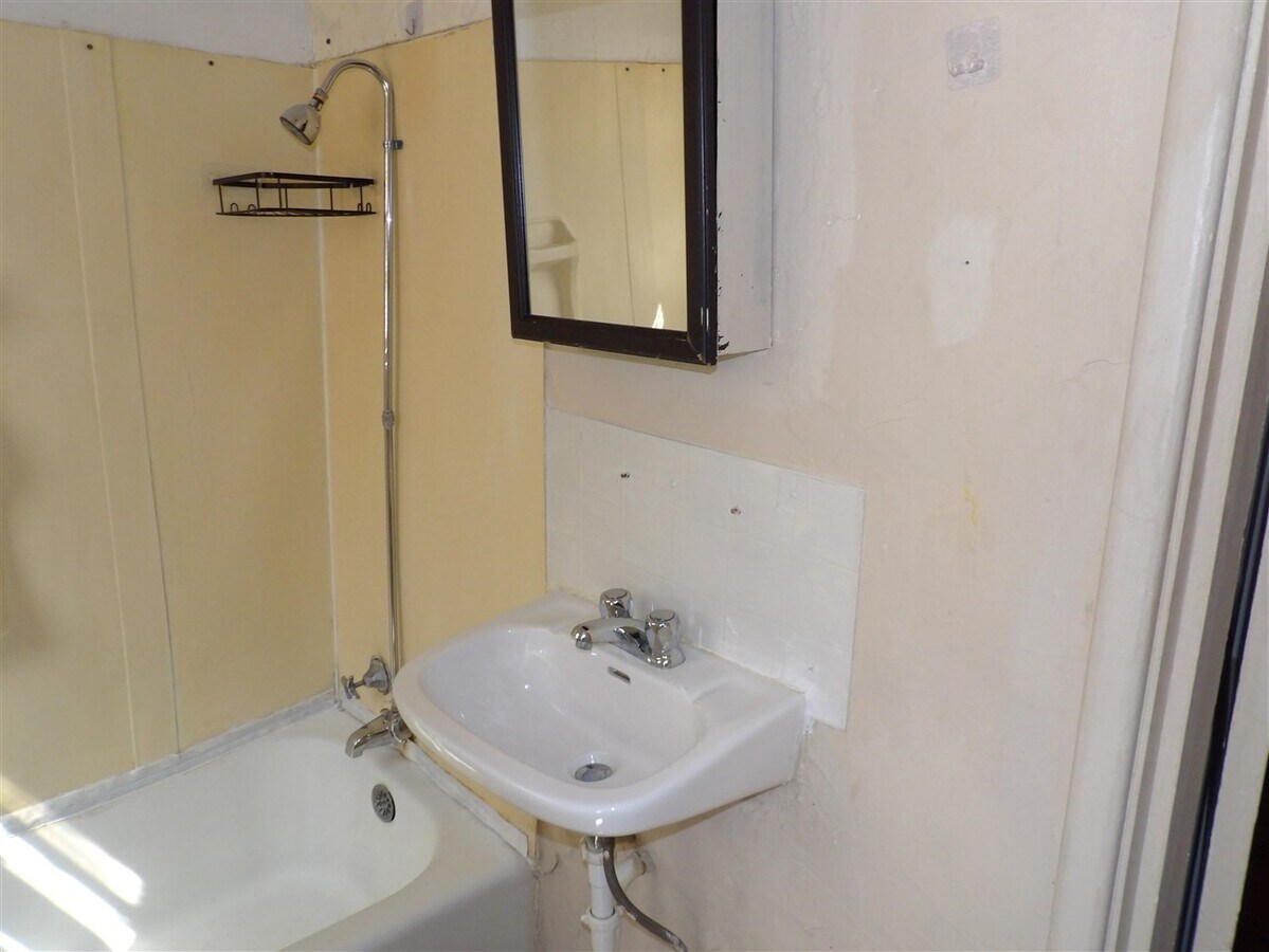 Photo - 1214 SW D Ave