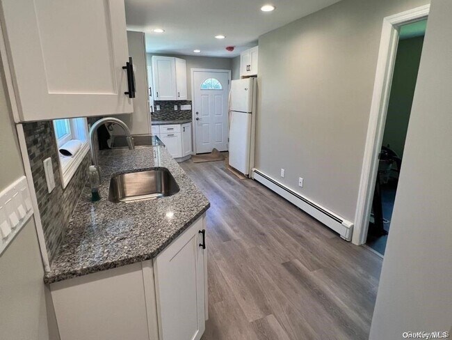 Photo - 253 E 17th St