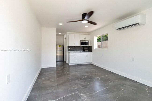 Photo - 2039 SW 60th Ct Unidad B