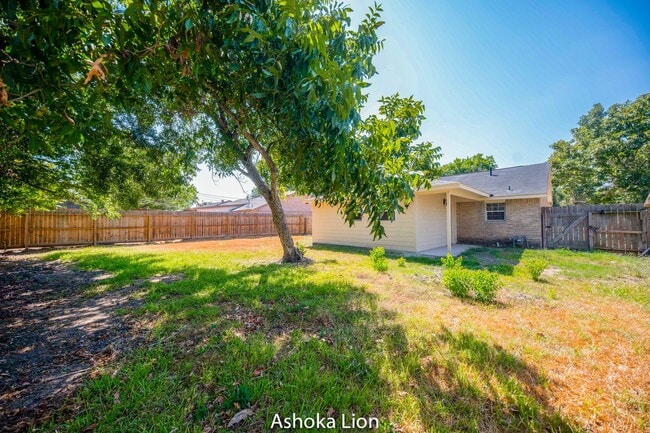 Photo - Superfantastic Tile 4 Bedroom House with Huge Yard