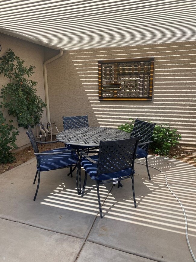 Photo - High end, professionally decorated, single level 3 BR home with furnished screened porch  in Leis...