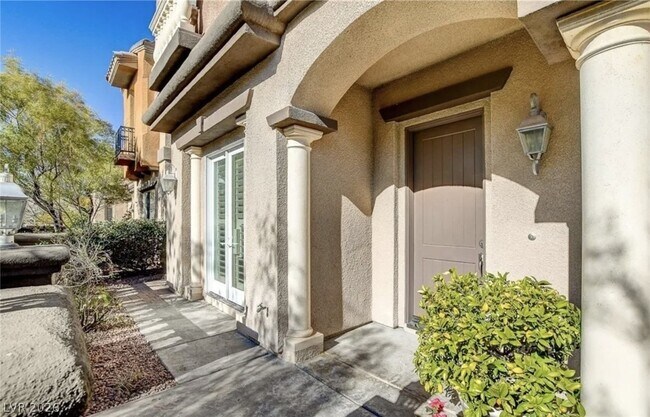 2428 Granada Bluff Ct