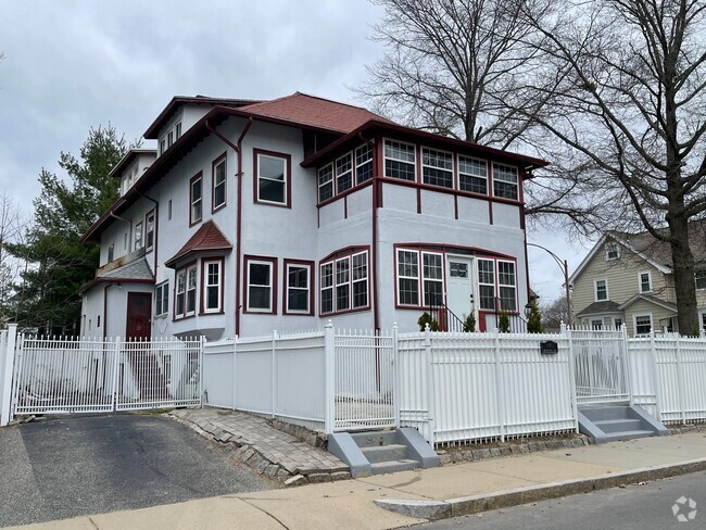 Building Photo - 140 Bellevue St Unit 1 Rental