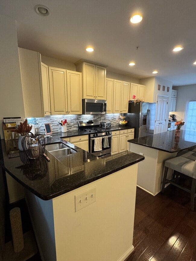 Photo - 721 Bender Rd