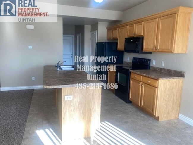 Photo - 3 Bed 2.5 bath Townhome