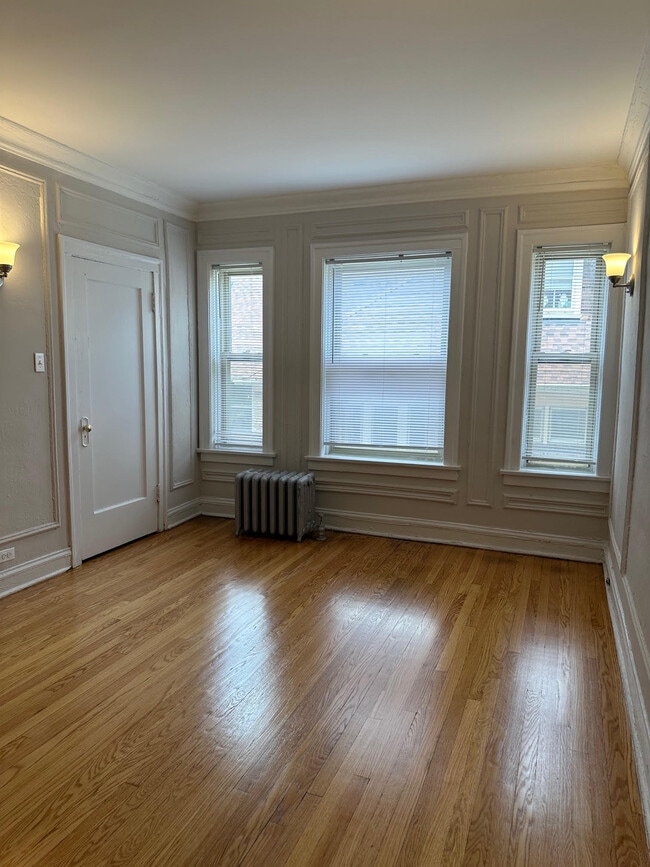 1637 W Estes Ave Unit ONE BEDROOM - 1A
