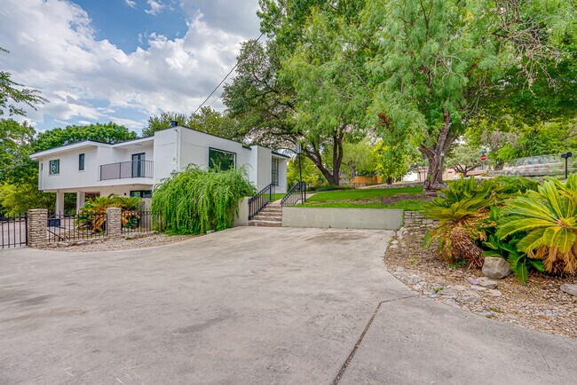 Front side profile - 568 W Quill Dr House