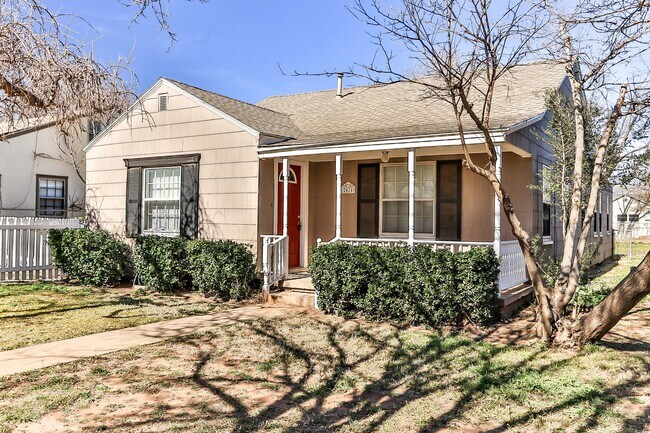 Photo - Very Cute Contemporary Home With Great Cur...