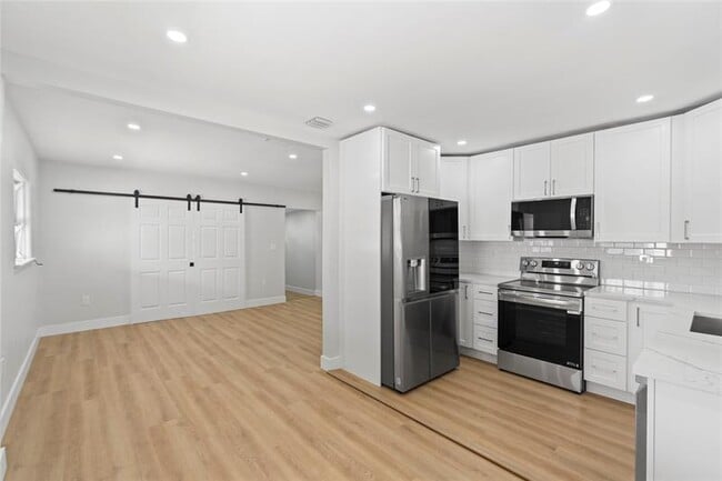 Building Photo - 1946 Rodman St Rental
