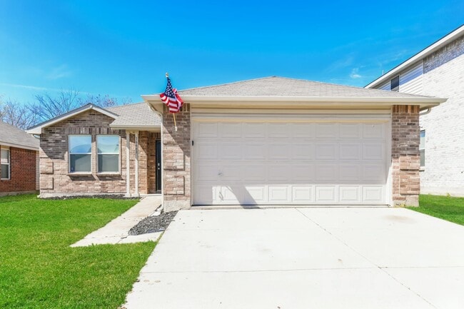 Building Photo - 16661 Woodside Dr