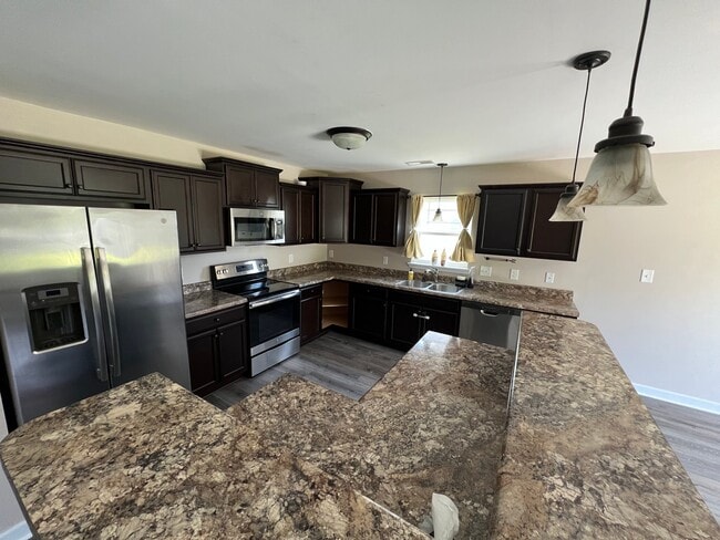 Photo - 208 Breakwater Dr
