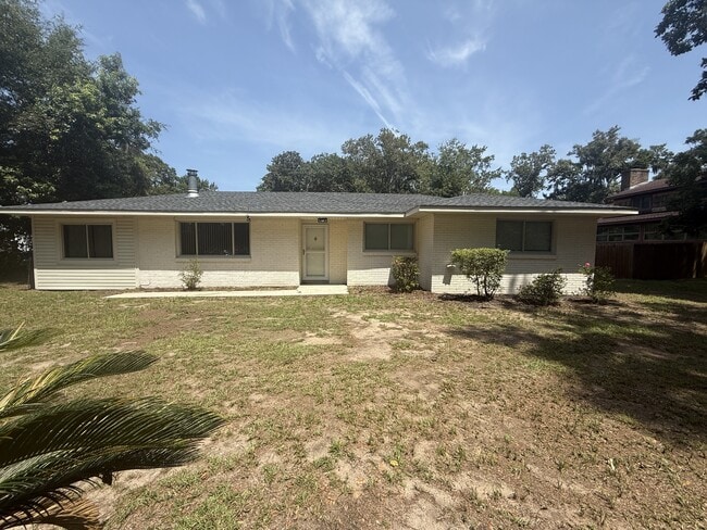 Building Photo - 2803 Smilax Ave
