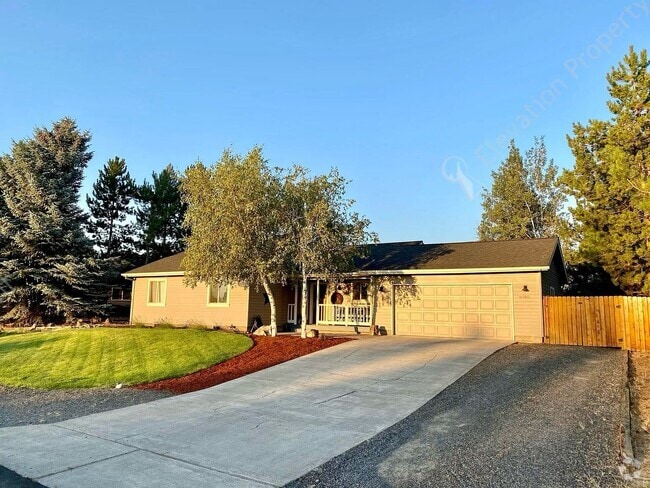 Building Photo - Coming Soon! UNFURNISHED and Updated Singl... Rental