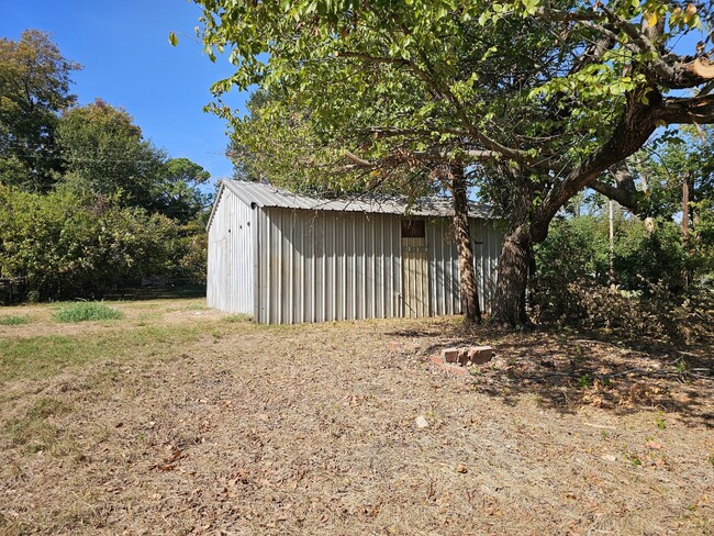 Photo - 1107 Esma St