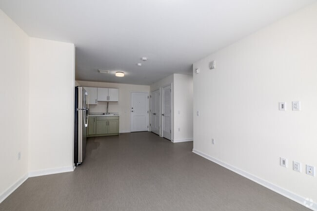 1BR/1BA - 640SF - Living Room - 400 East