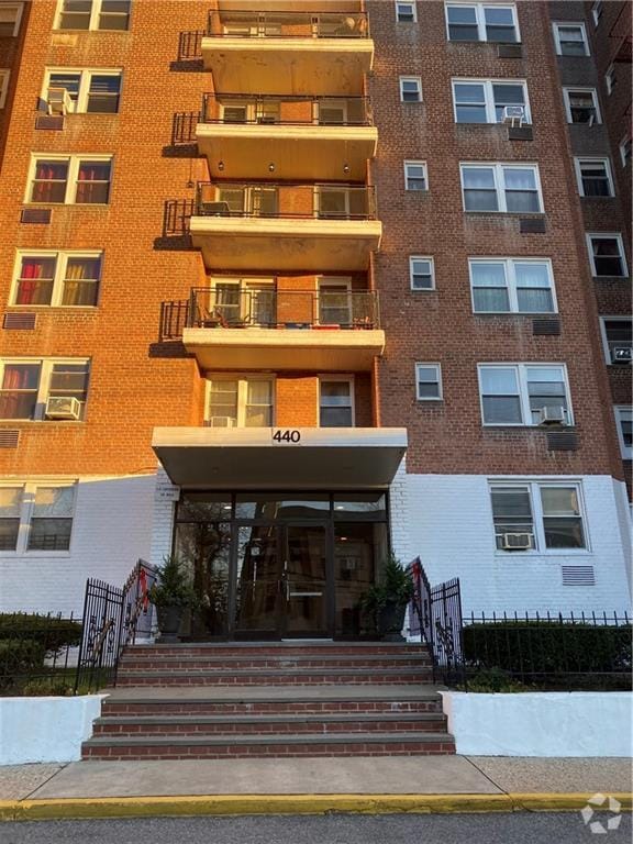 Building Photo - 440 Warburton Ave Unit 6A Rental