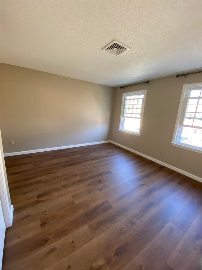 Photo - 533 Fox Hollow Way