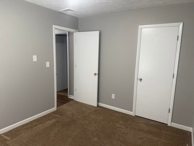 Photo - 1079 Trent Blvd