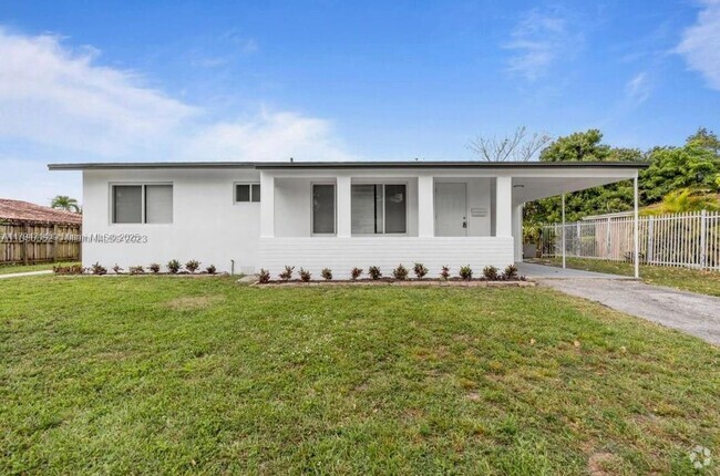 Building Photo - 1810 SW 70th Ave Unit R Rental