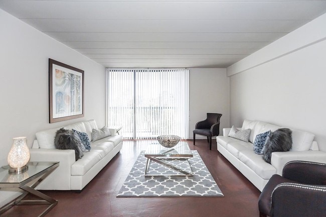 Photo - Memorial Towers Apartments