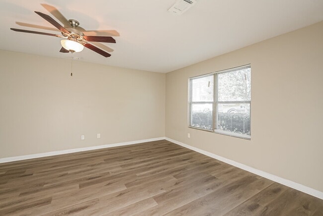Photo - 6107 Ruth St SW