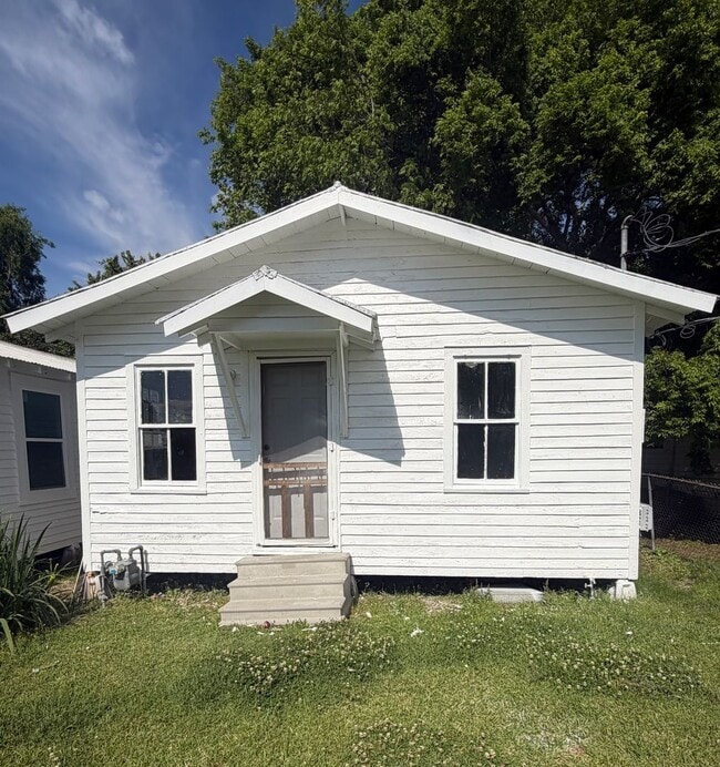 Building Photo - FOR RENT in LAFAYETTE!