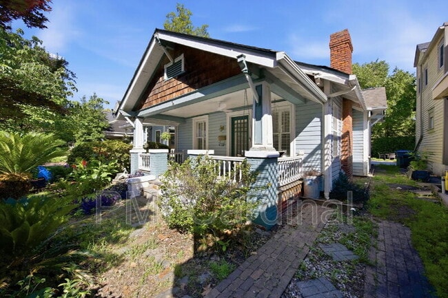 Building Photo - 523 N Pine St