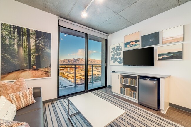 Sol Y Luna - Model Unit #1 - Web Files-5 - The Pacific and Malibu