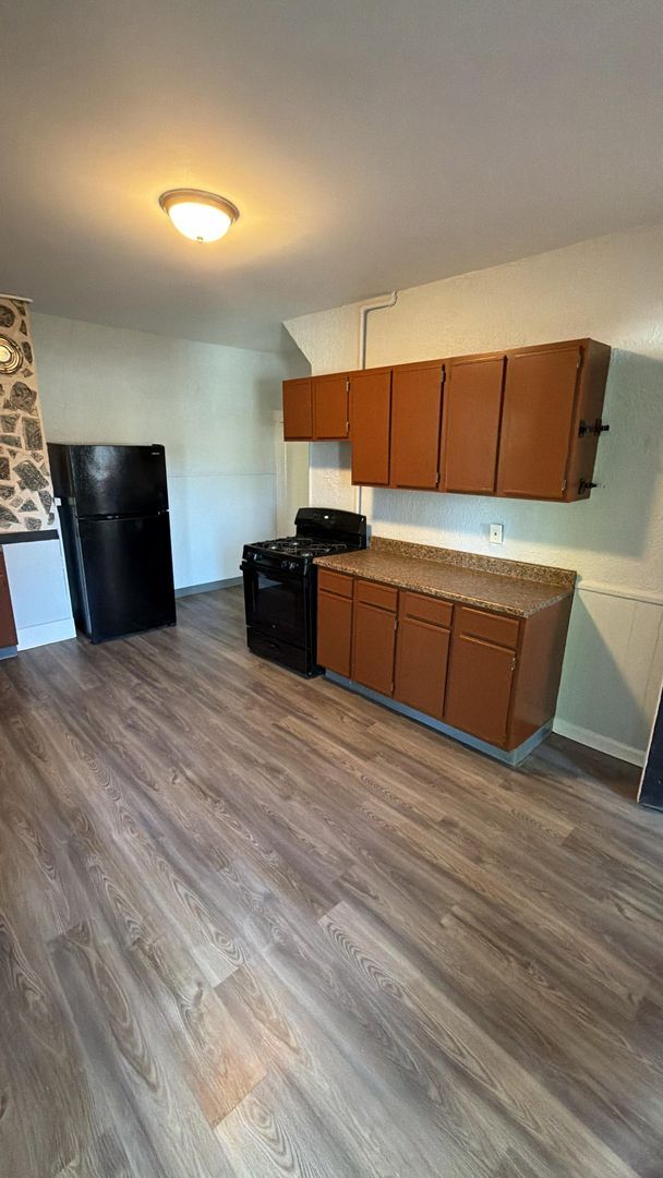 Photo - 571-573-573 Howe Ave Unidad 1FL