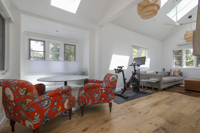 Entrada a la sala de estar de planta abierta - 6122 Glen Tower St