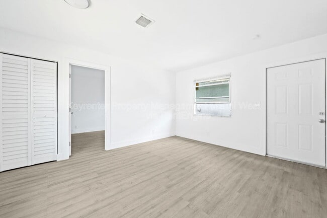 Building Photo - 1022 NW 6th Ave Rental