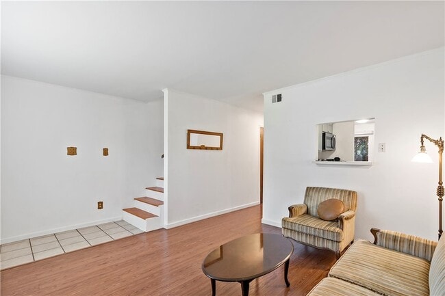 Photo - 1900 Dartmouth St