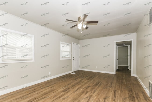 Photo - 869 S Maple Ave