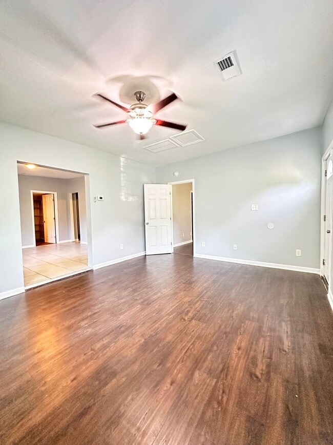 Photo - 934 5th St SW